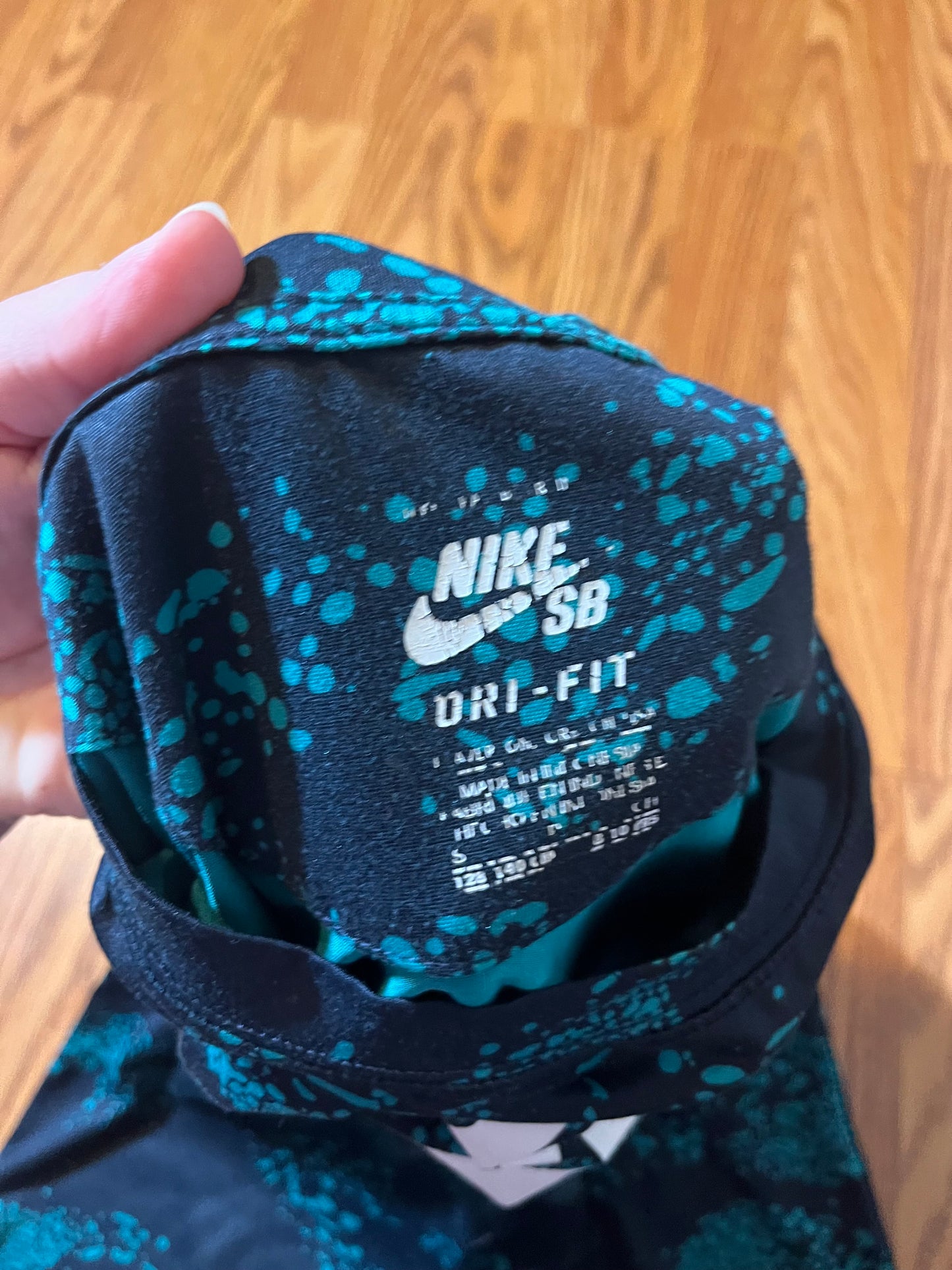 Nike dri-fit top 8-10y (small paint spot as shown in extra photo!!)