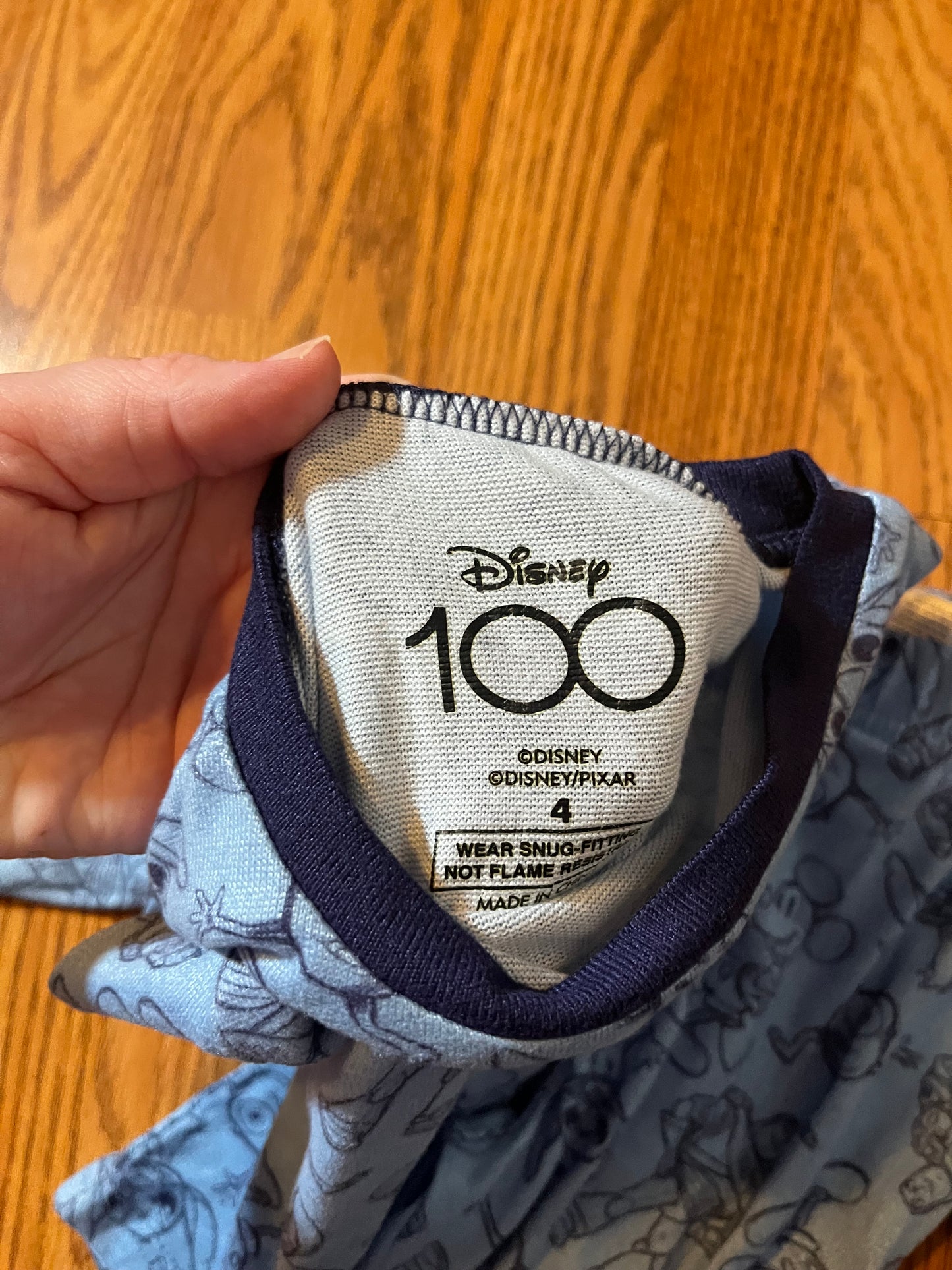 4t Disney Snug fit pj set (runs small!) soft material