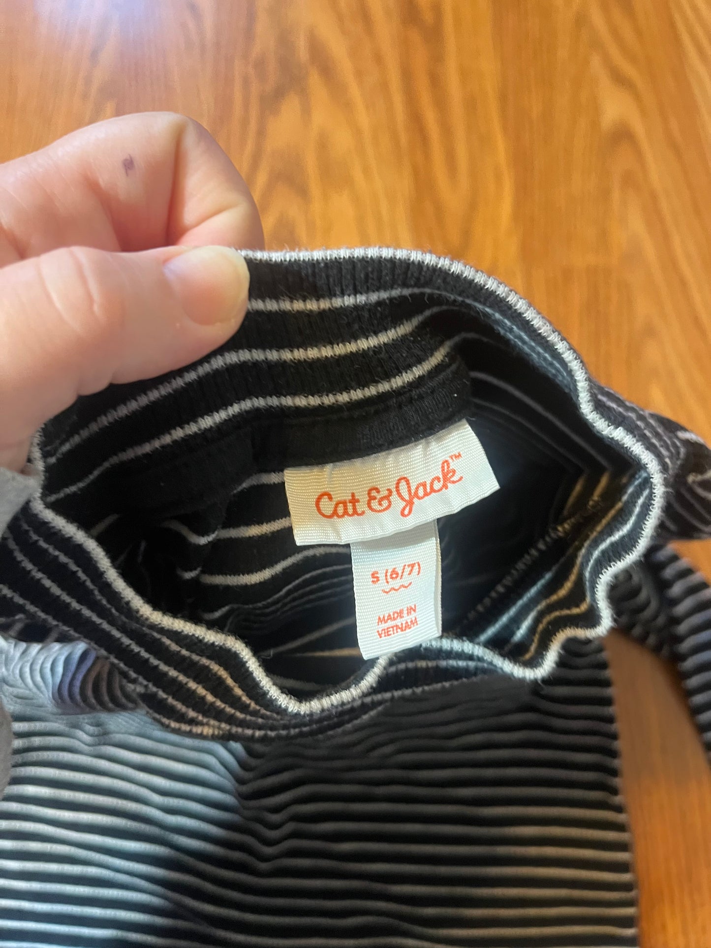 6/7 Girls Cat & Jack top