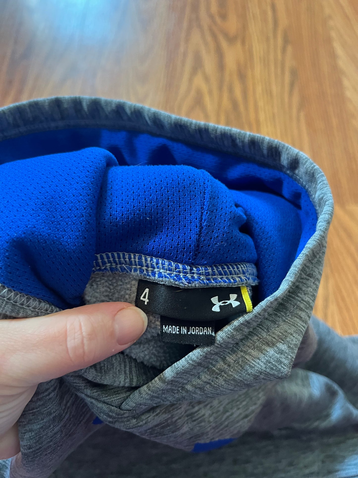 4t Under Armour sweatshirt (where on emblem as shown in extra photo!!)