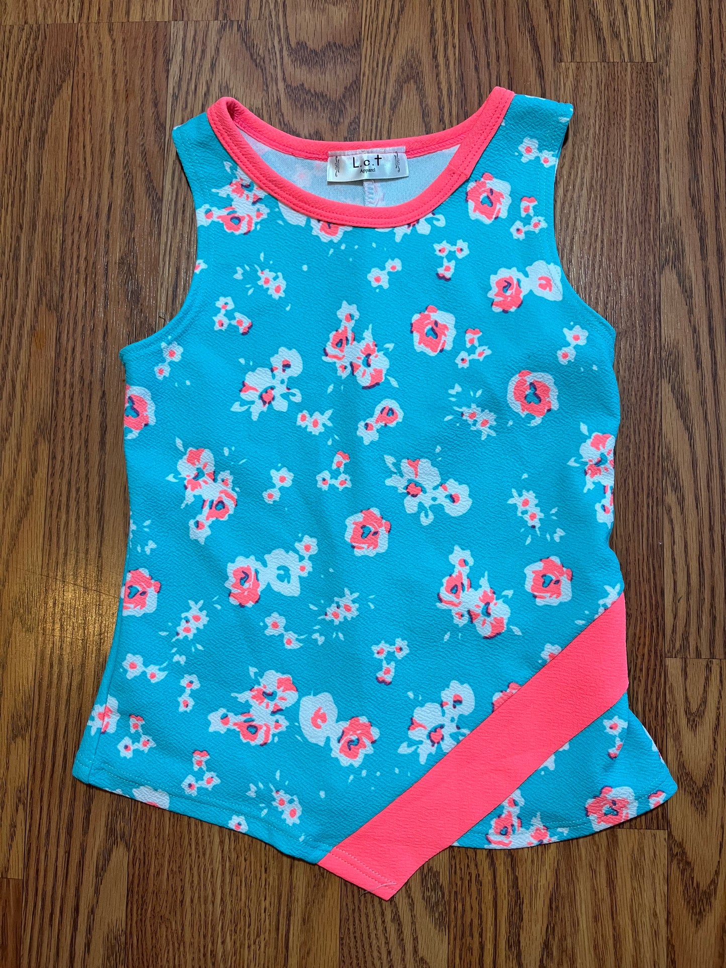 No size tag looks to fit 6/7 girls