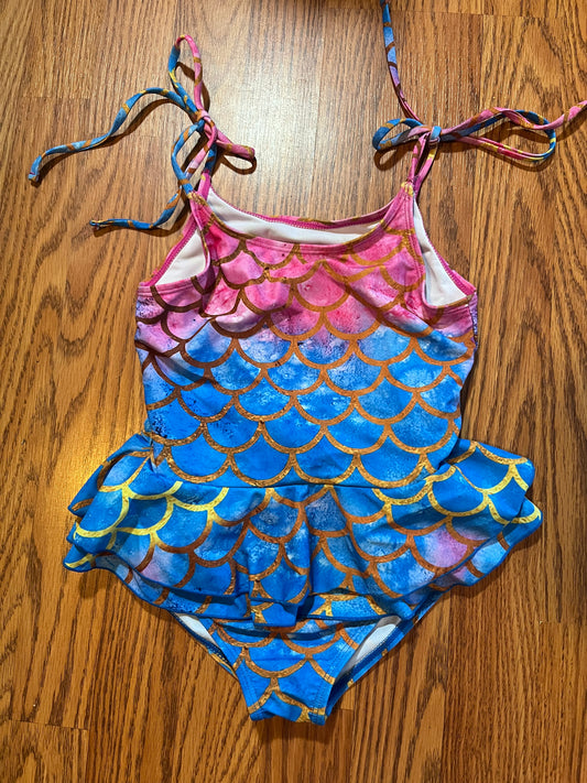 Girls swimsuit (no size looks to fit 5/6?)