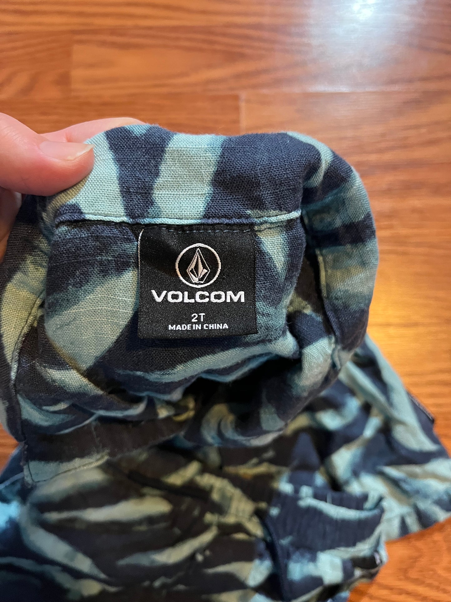 2t Volcom summer button up shirt set