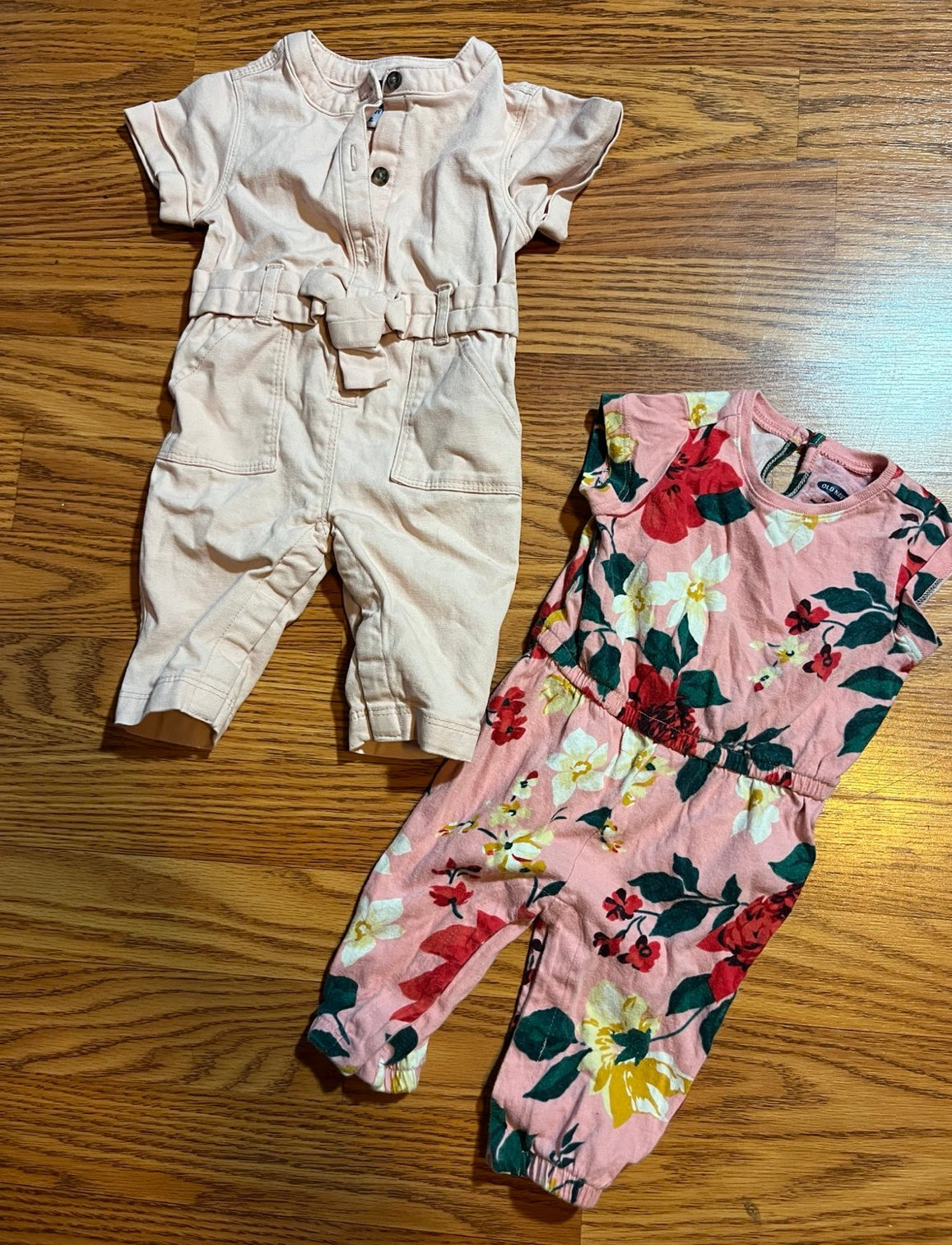 0/3 months Old Navy baby girls rompers lot of 2