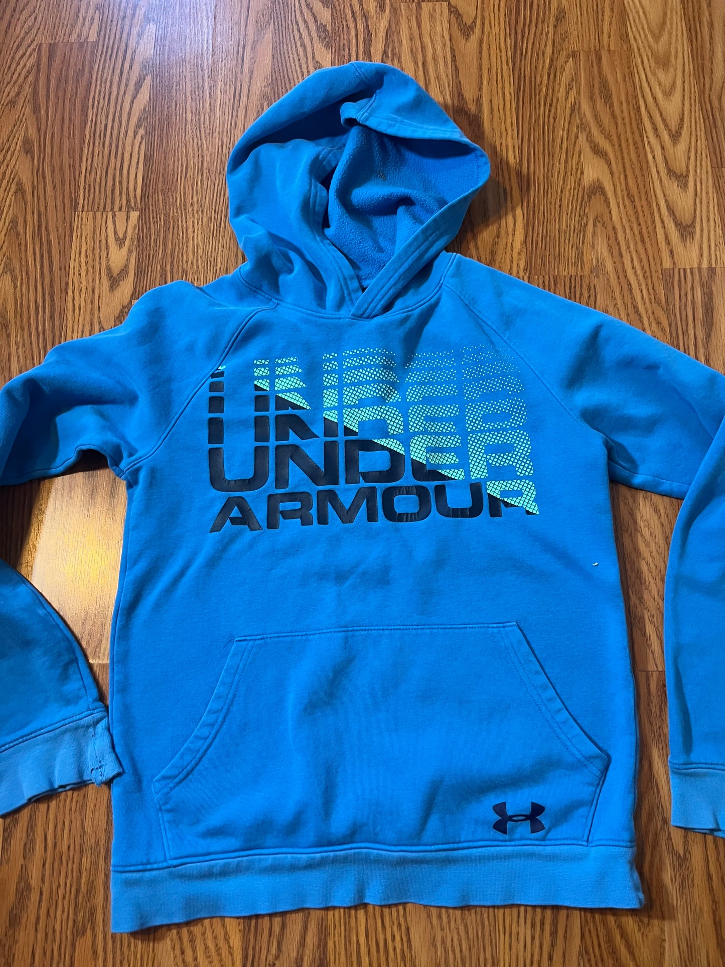 Under Armour Boys hoodie size YLG (cracking on emblem on front shown an extra photo)