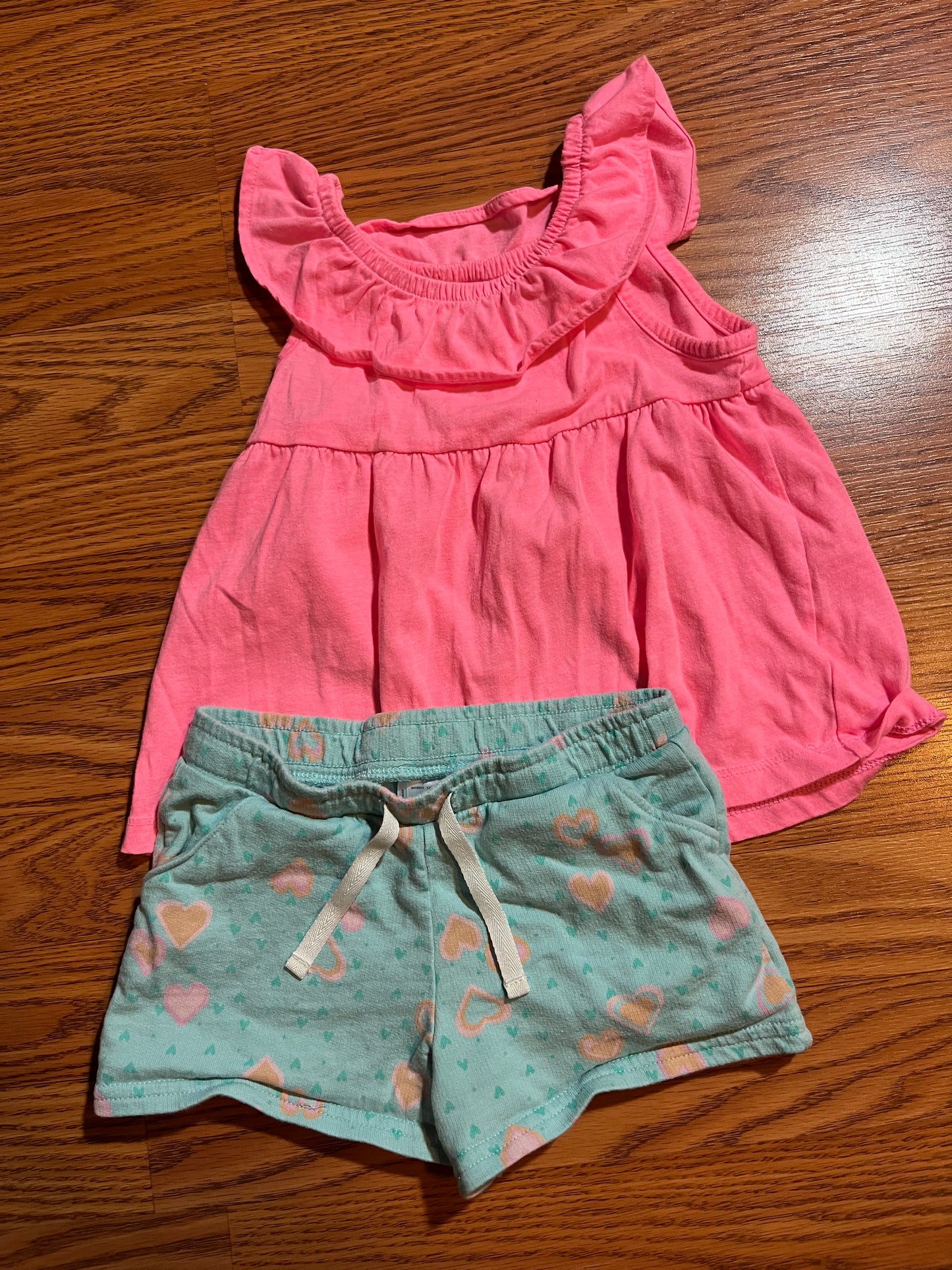 4t carters summer outfit (normal washer wear on shorts)