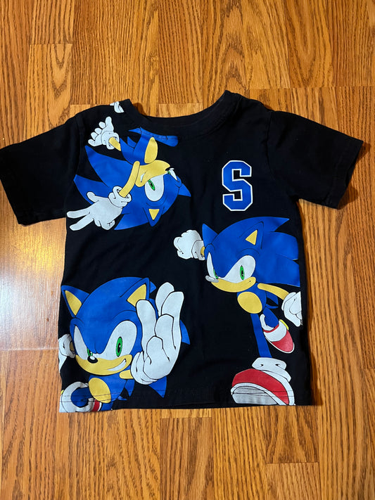 Sonic boys tshirt size 5 (looks to run small)