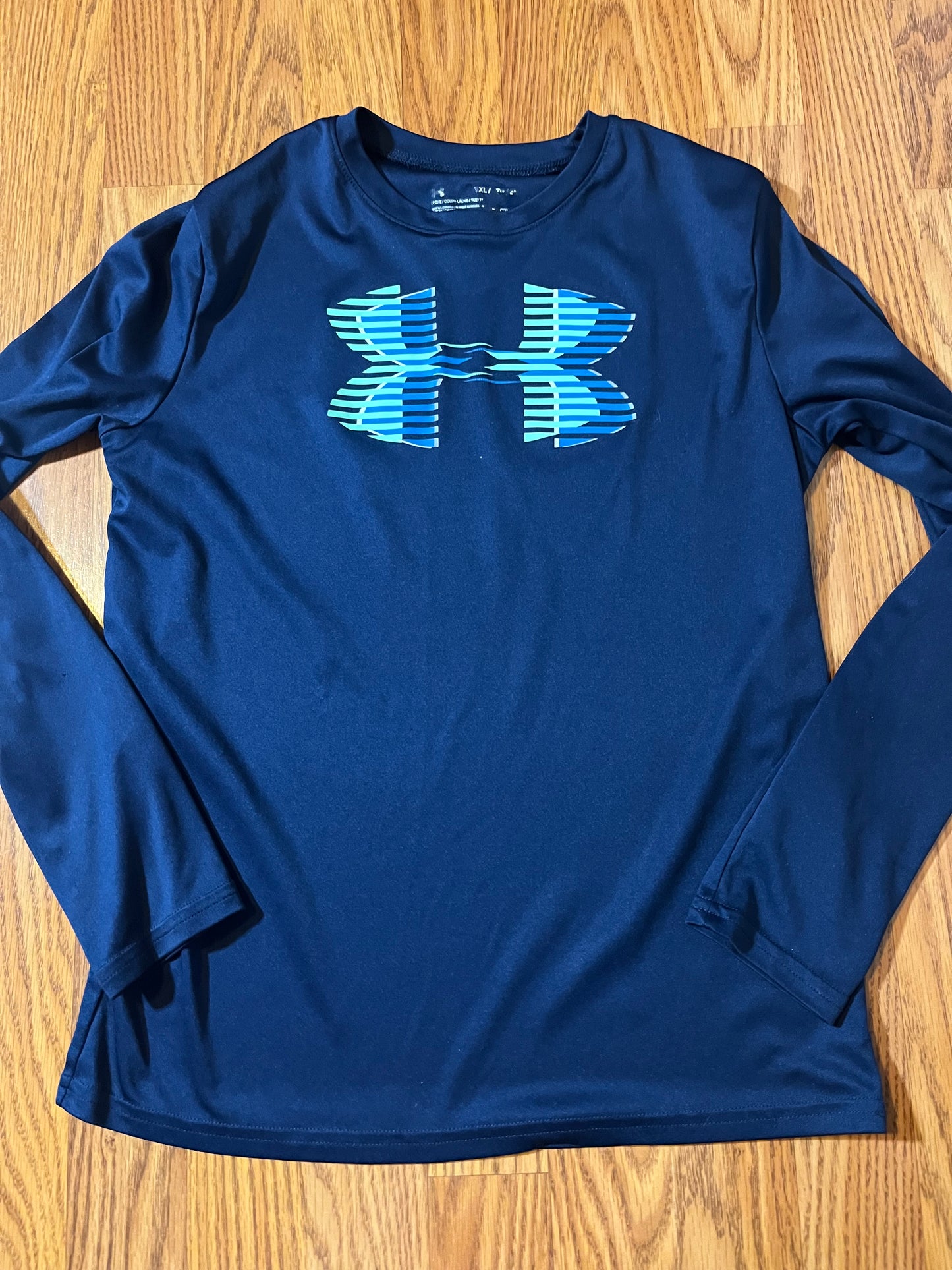 Under Armour boys long sleeve top size XL (online chart says 16/18?)