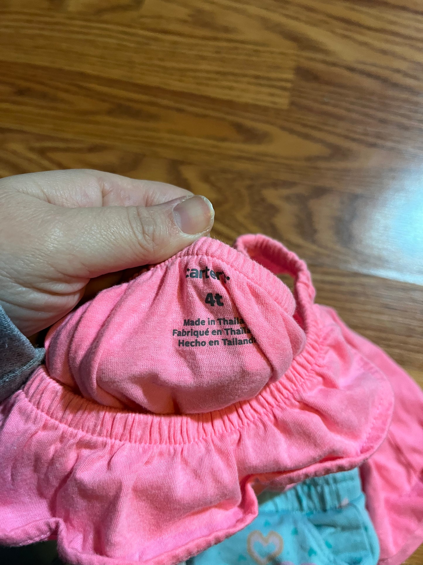 4t carters summer outfit (normal washer wear on shorts)