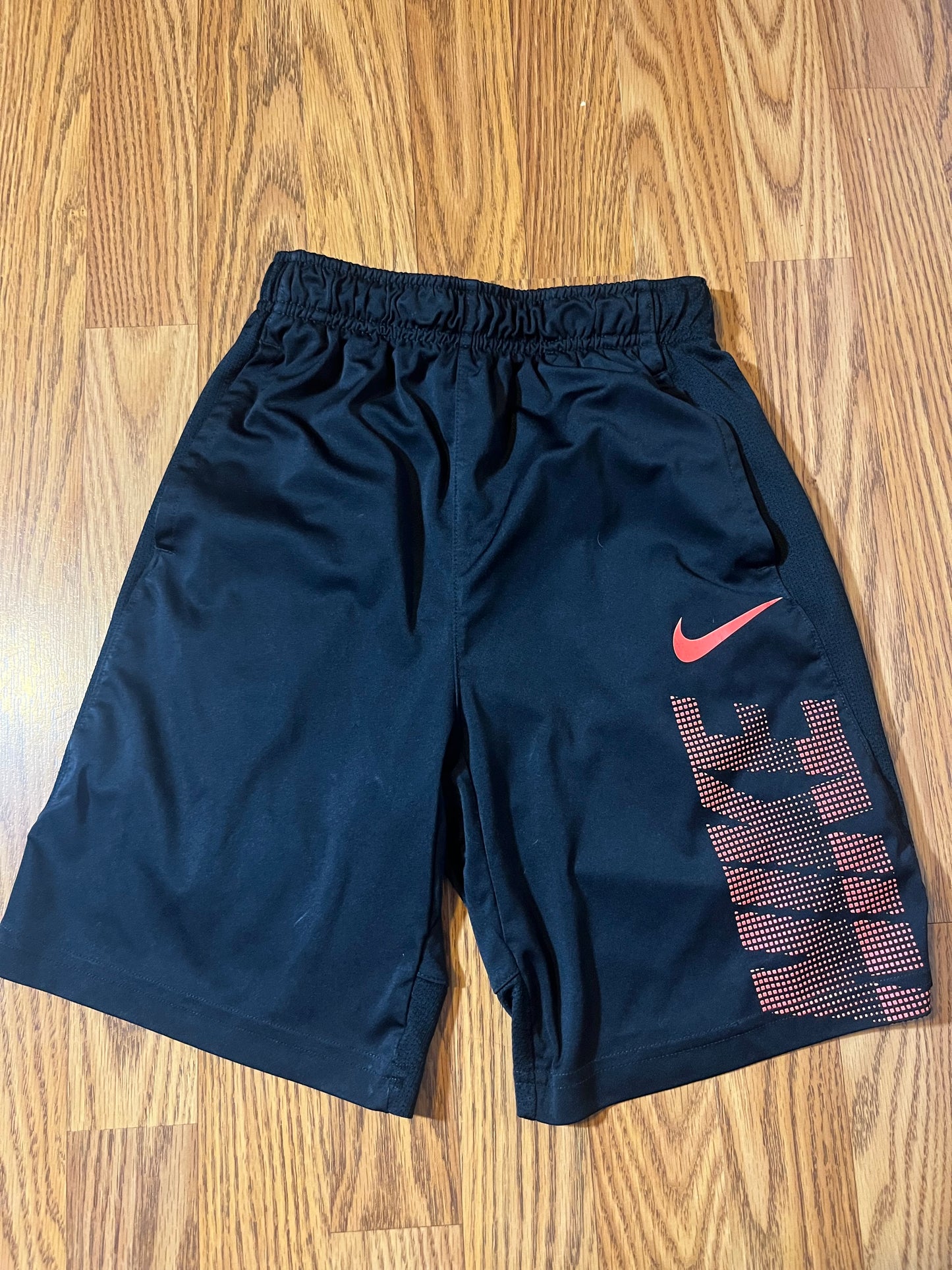 Nike shorts size medium (7/8)