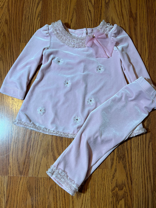 Rare edition girls outfit size 24 months (snowflake print)