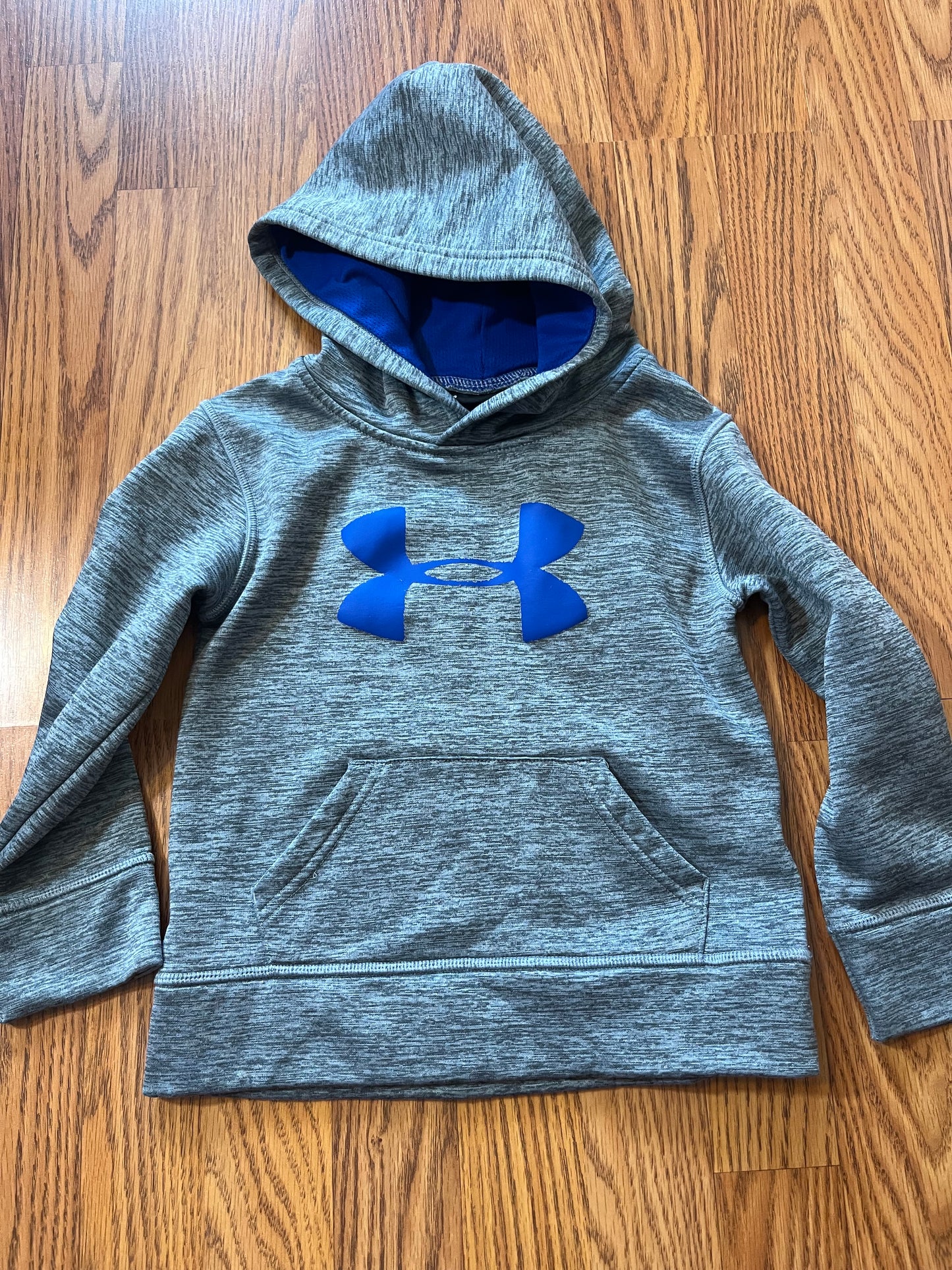 4t Under Armour sweatshirt (where on emblem as shown in extra photo!!)