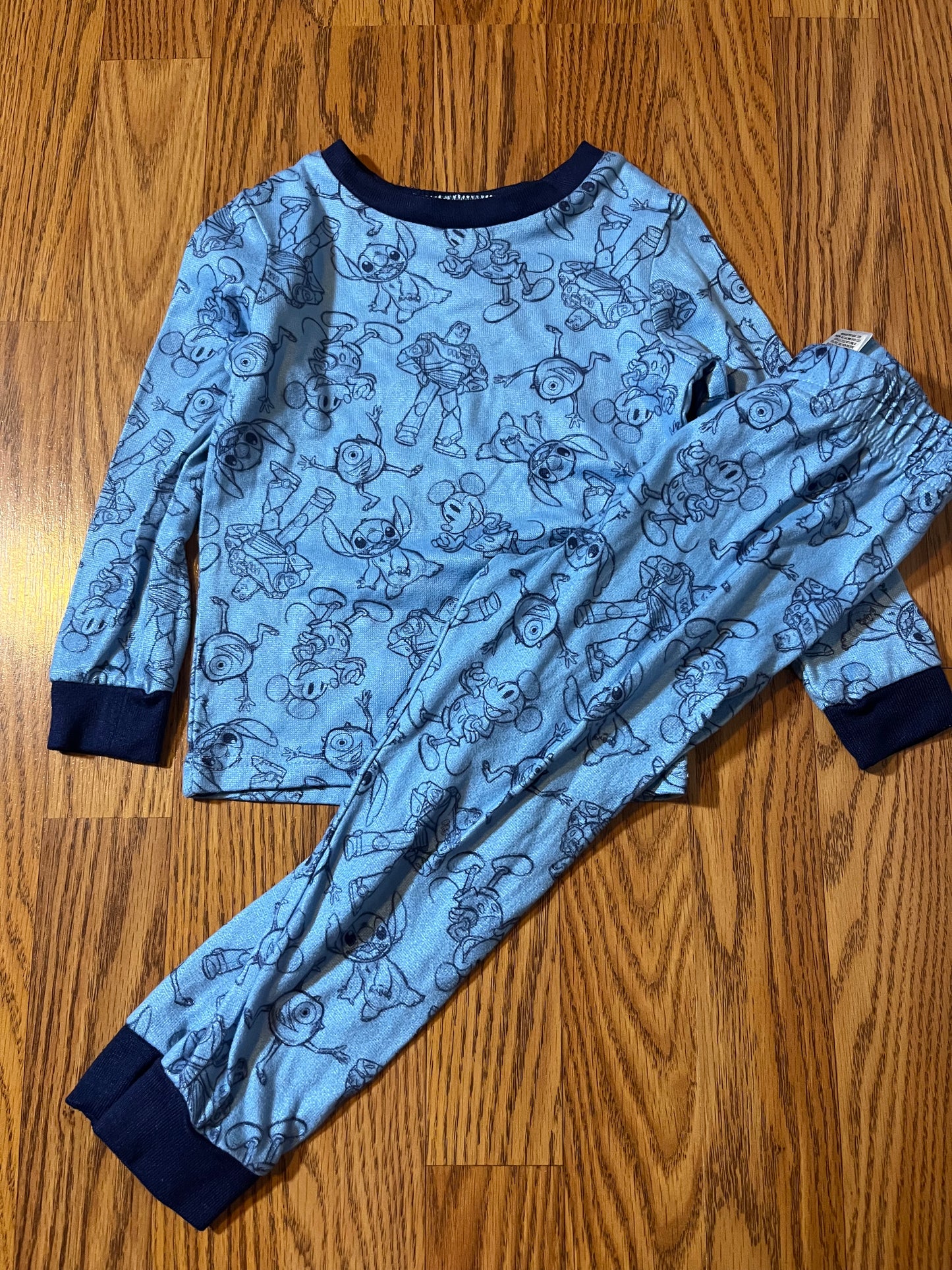4t Disney Snug fit pj set (runs small!) soft material