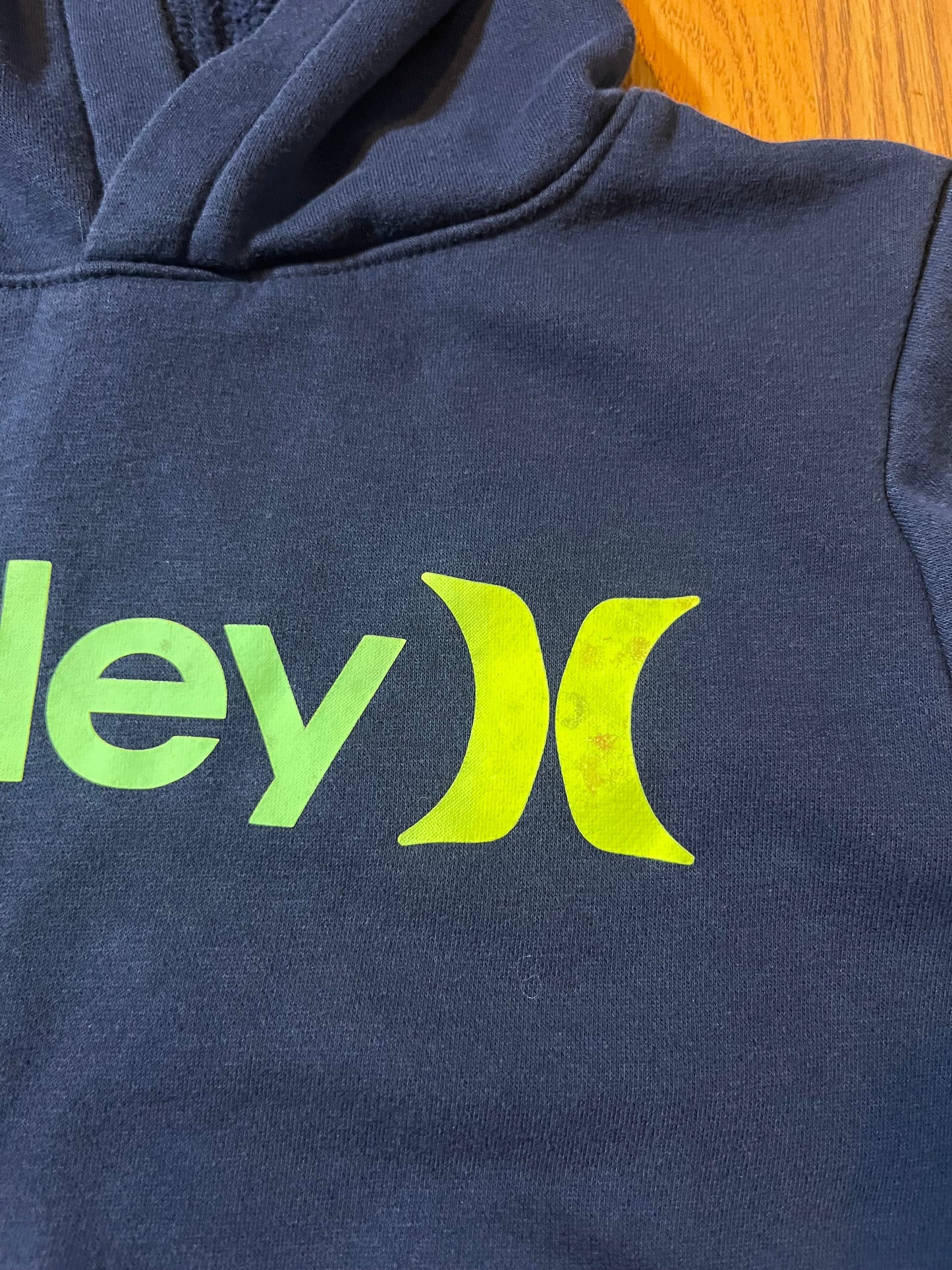 Hurley 10/12 hoodie (see extra photo for stain on emblem otherwise great condition!)