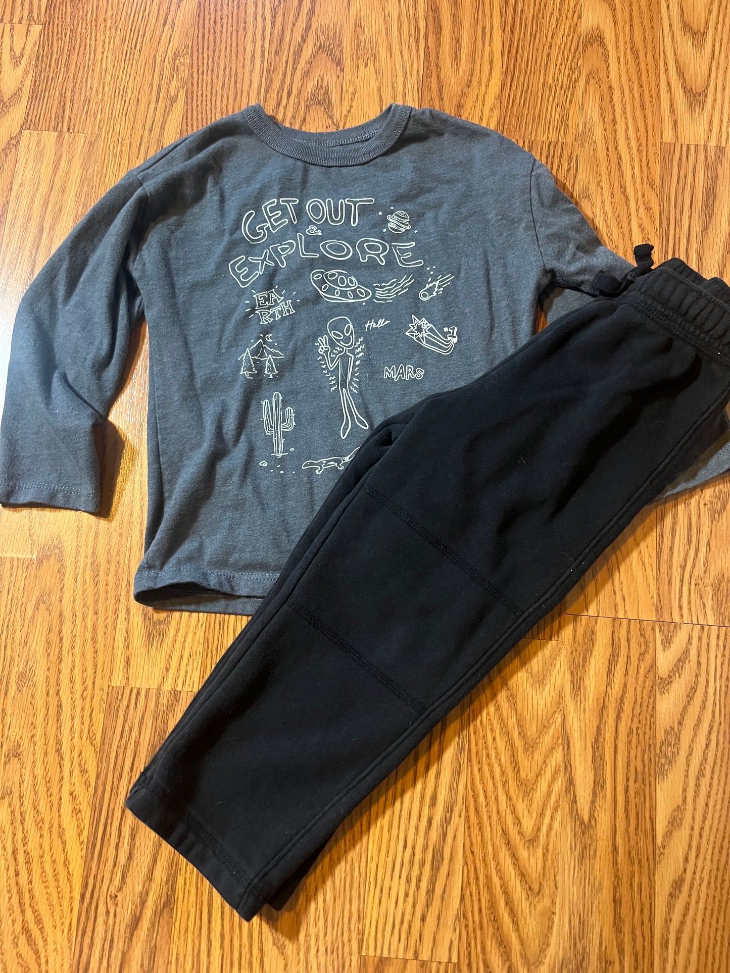 3t Garanimals top / 3t jumping bean sweatpants