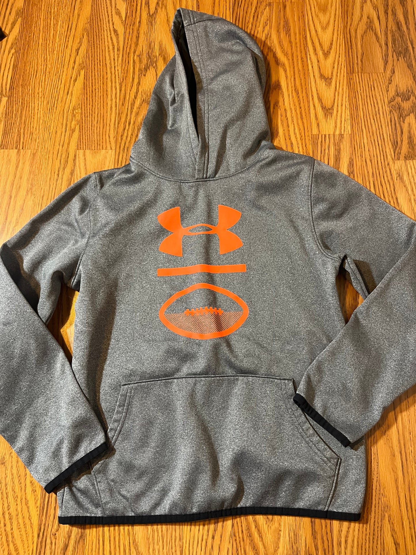 Under Armour hoodie size YLG (online chart says 14 but looks a lot smaller!)