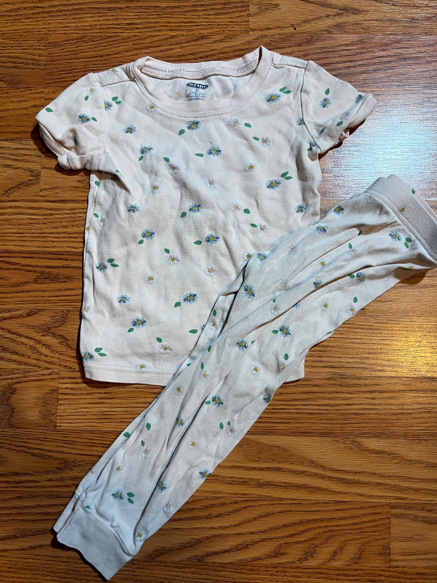 4t old navy floral snug fit pjs (small)