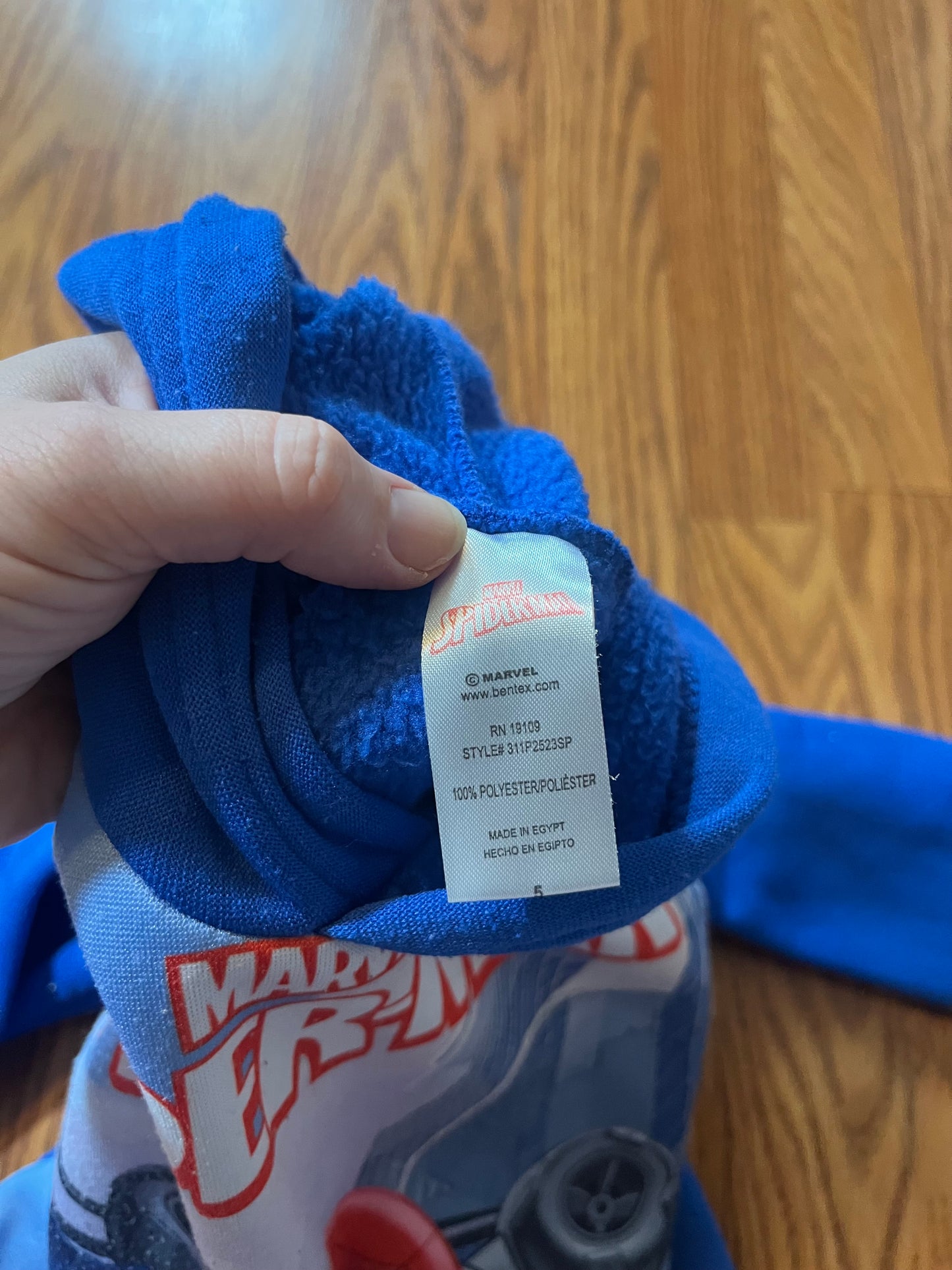Spiderman size 5 sweatshirt hoodie (runs small!)