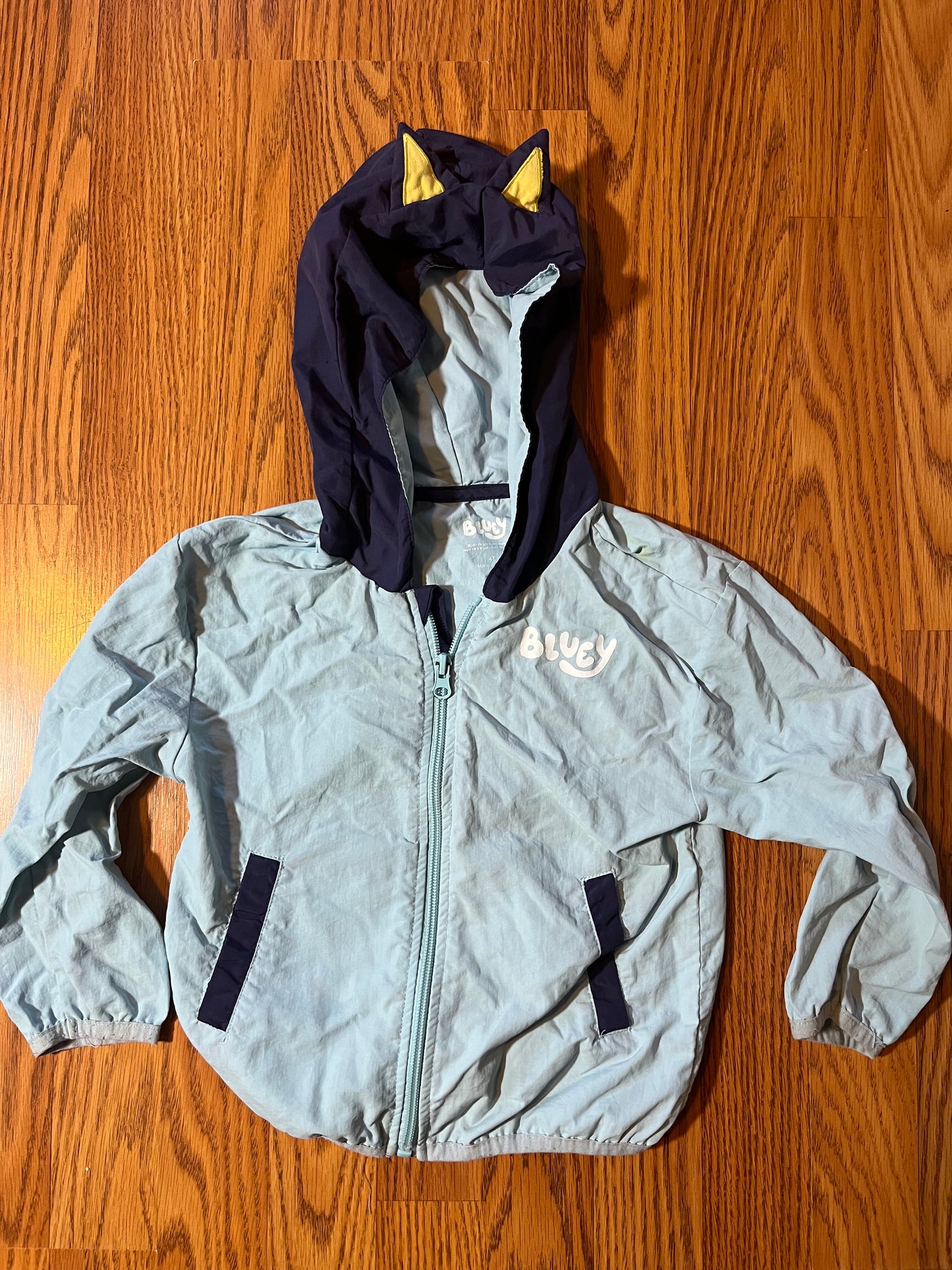 4t Bluey windbreaker jacket (some normal wear)