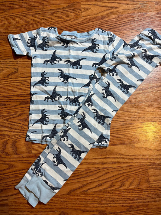 Boys old Navy size 6 (Snug fit!)