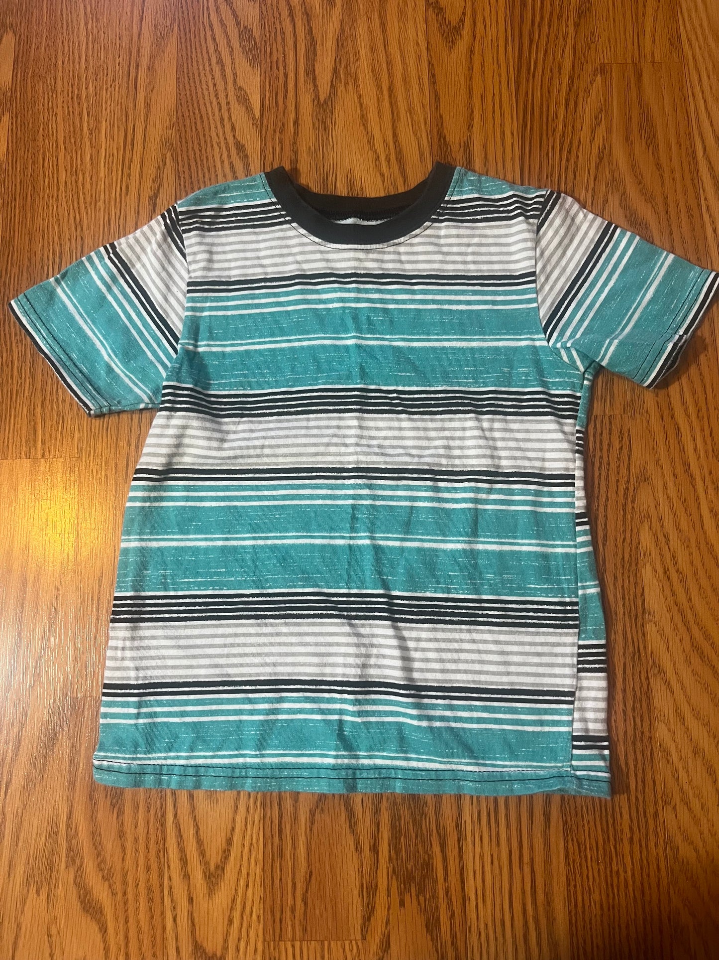 Garanimals size 5t boys tshirt