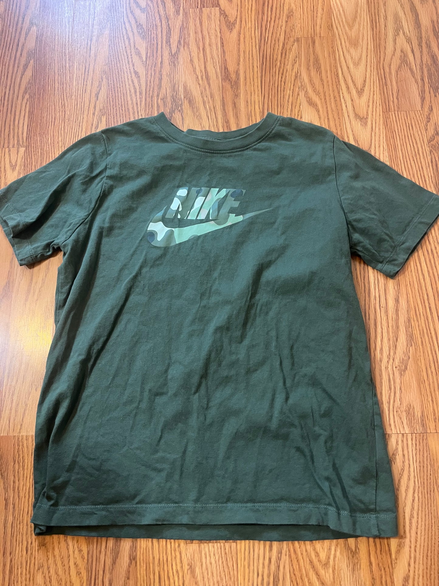 Nike boys size XL (14) tshirt