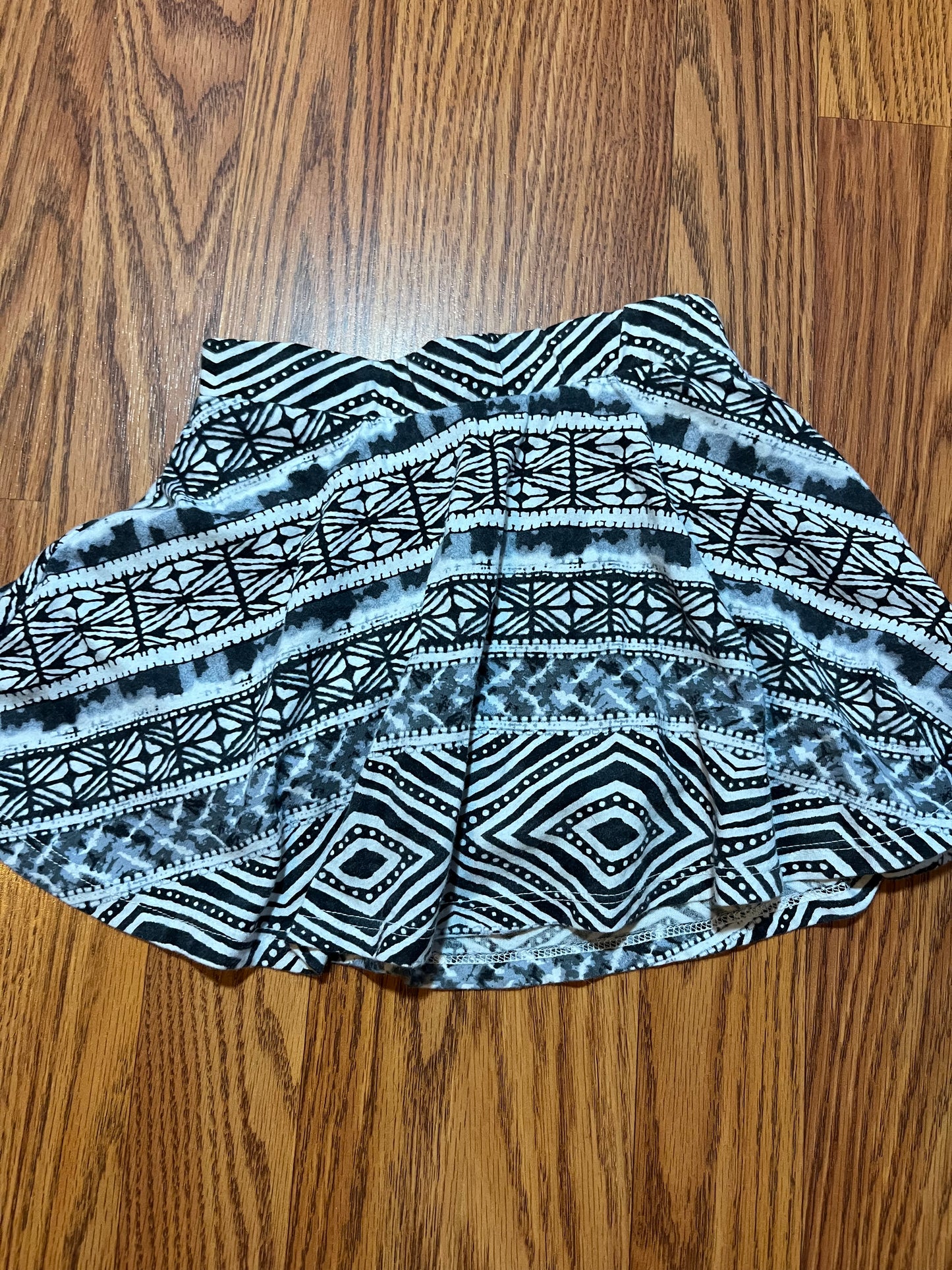 3t childrens place skirt (built in shorts )