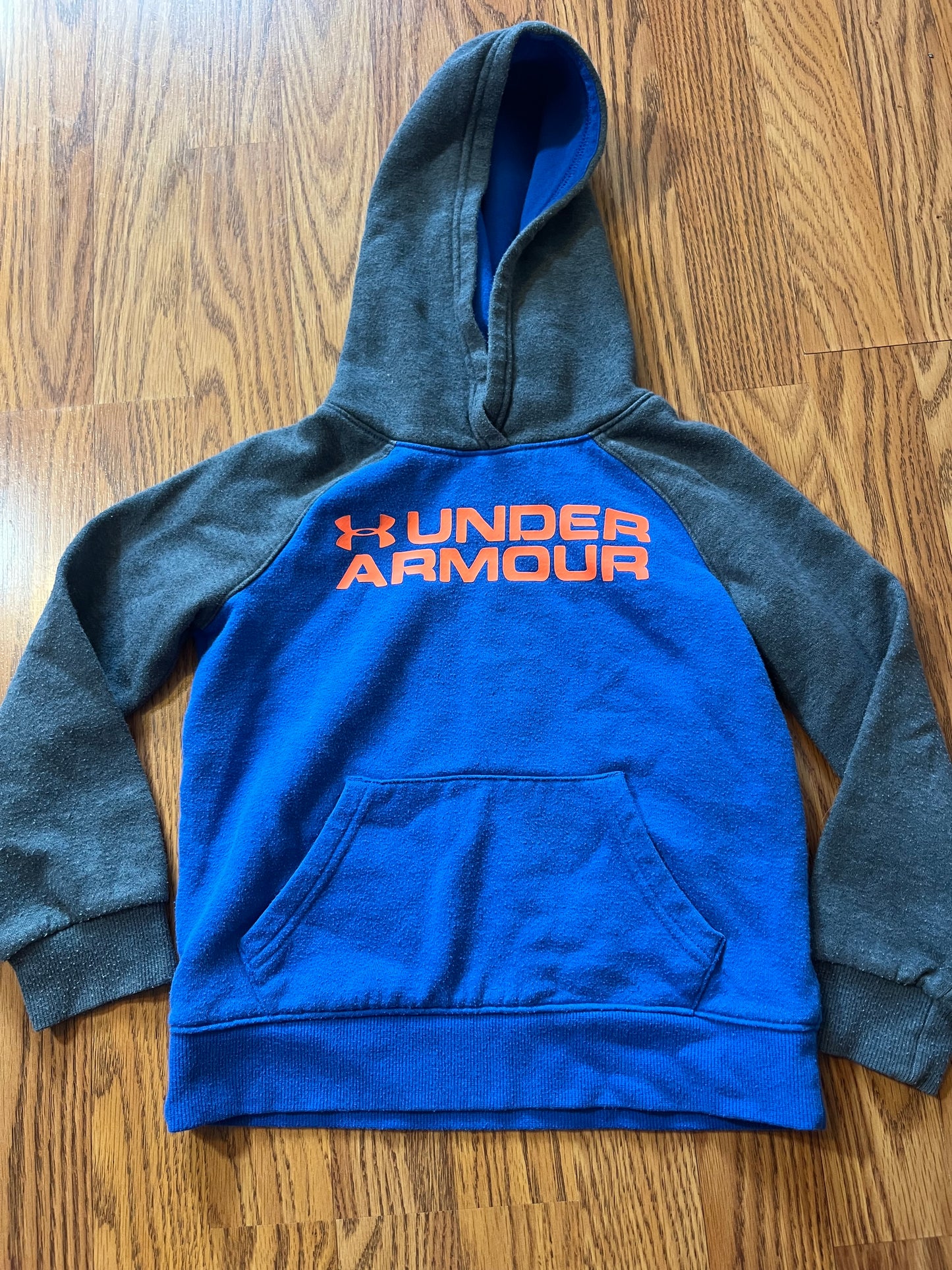 Under Armour boys size 5 hoodie (normal washer wear)