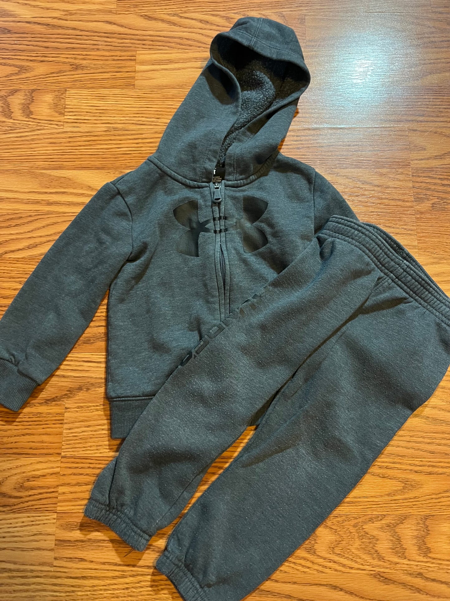 2t Under Armour sweatshirt/joggers