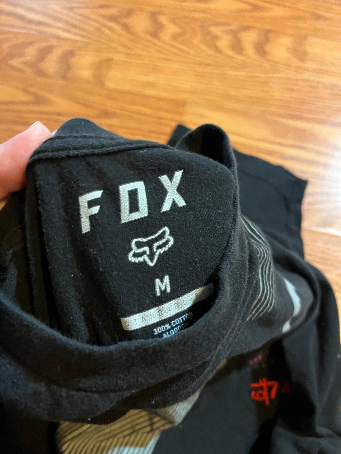 Men’s medium fox racing tshirt (looks to fit a tad smaller to me)