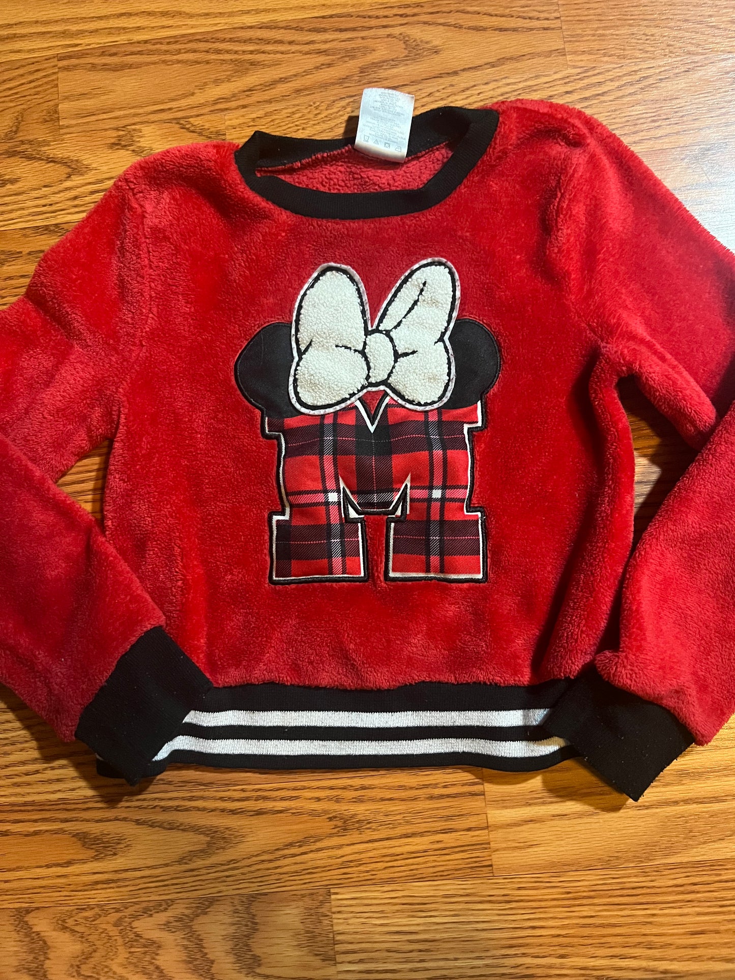 7/8 Minnie sweatshirt Disney (looks to fit smaller like a 6!)