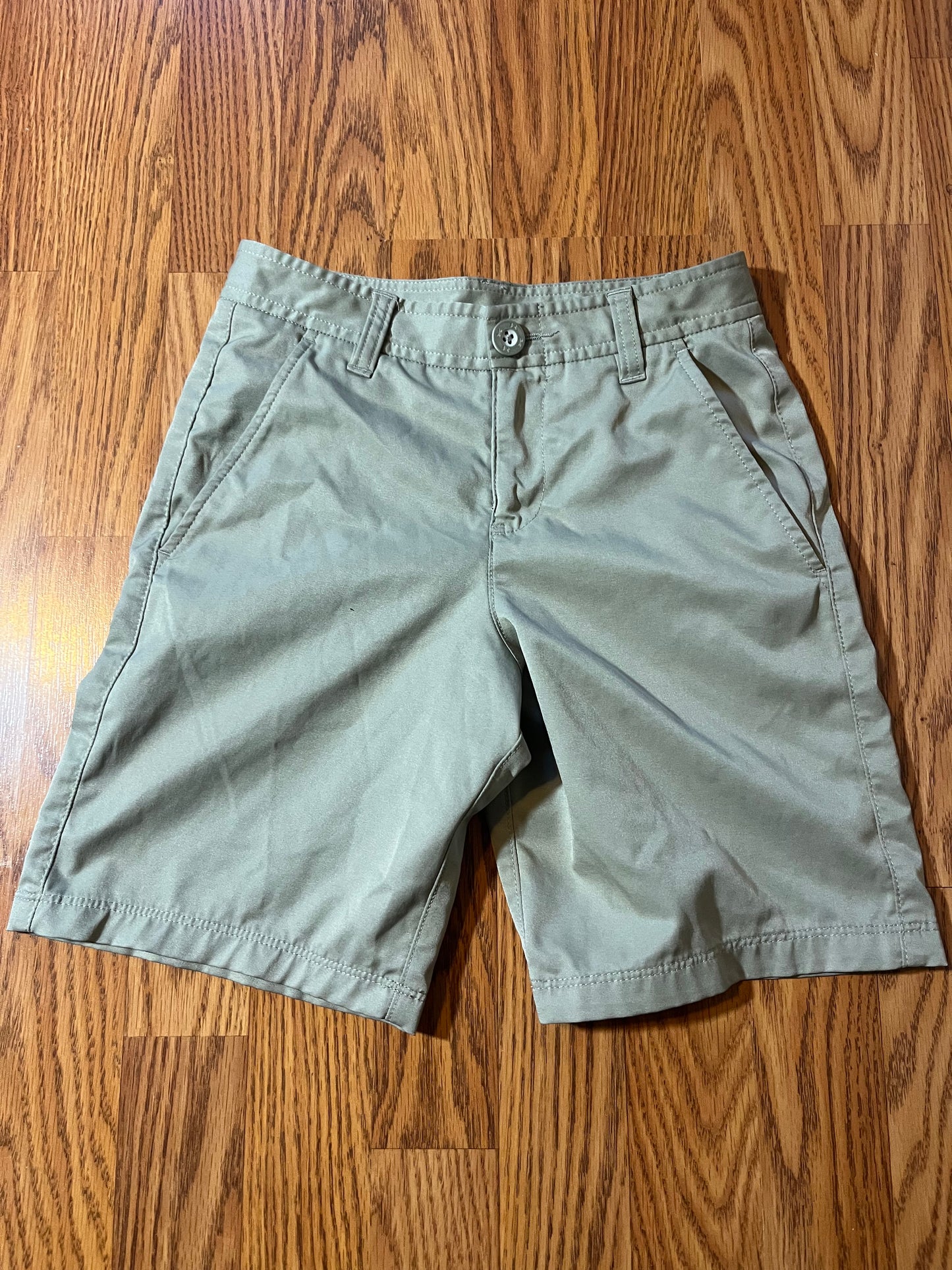 Under Armour boys shorts size 10