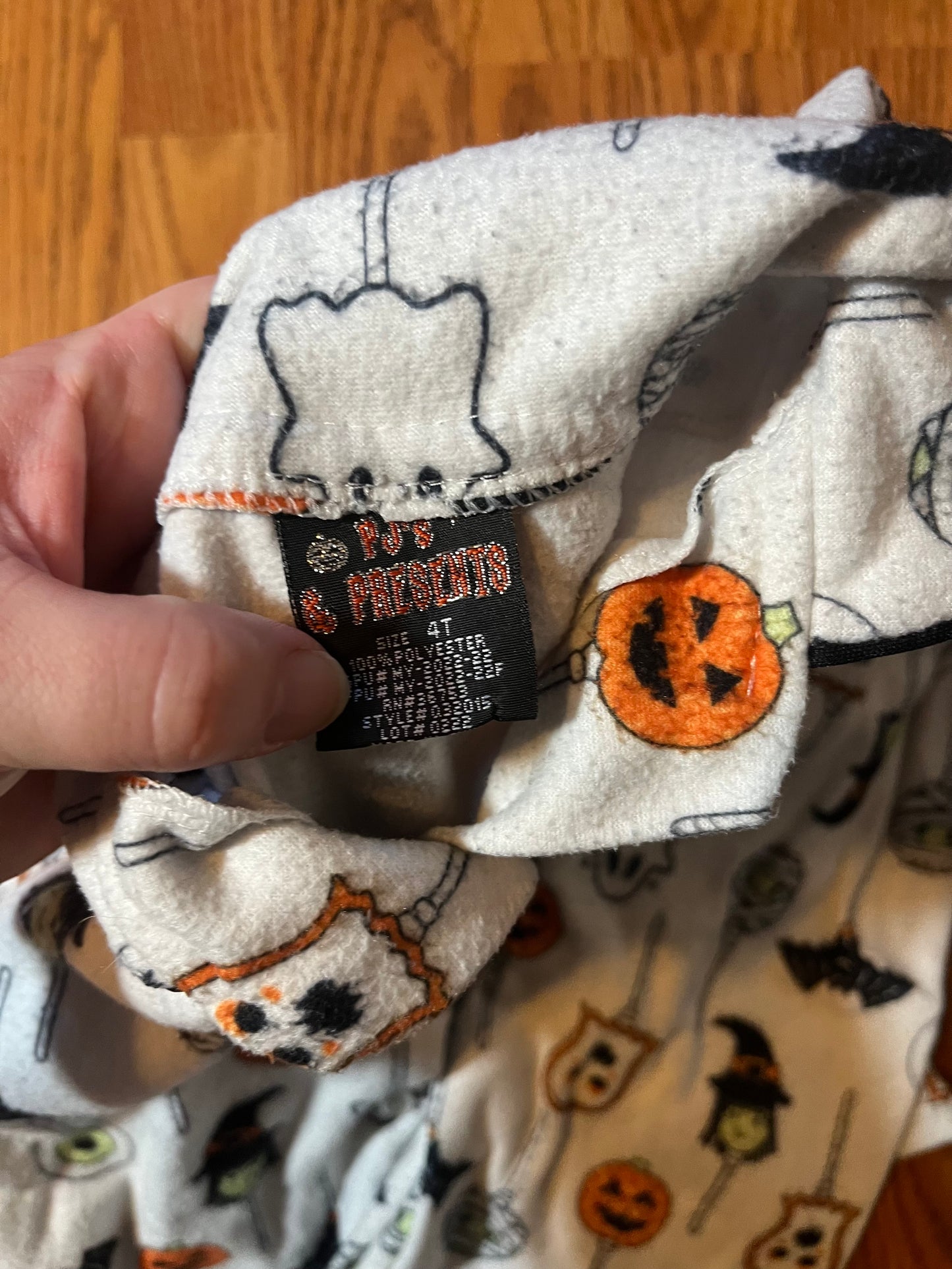 4t Halloween Cake Pop pj set (washer wear/ pilling)
