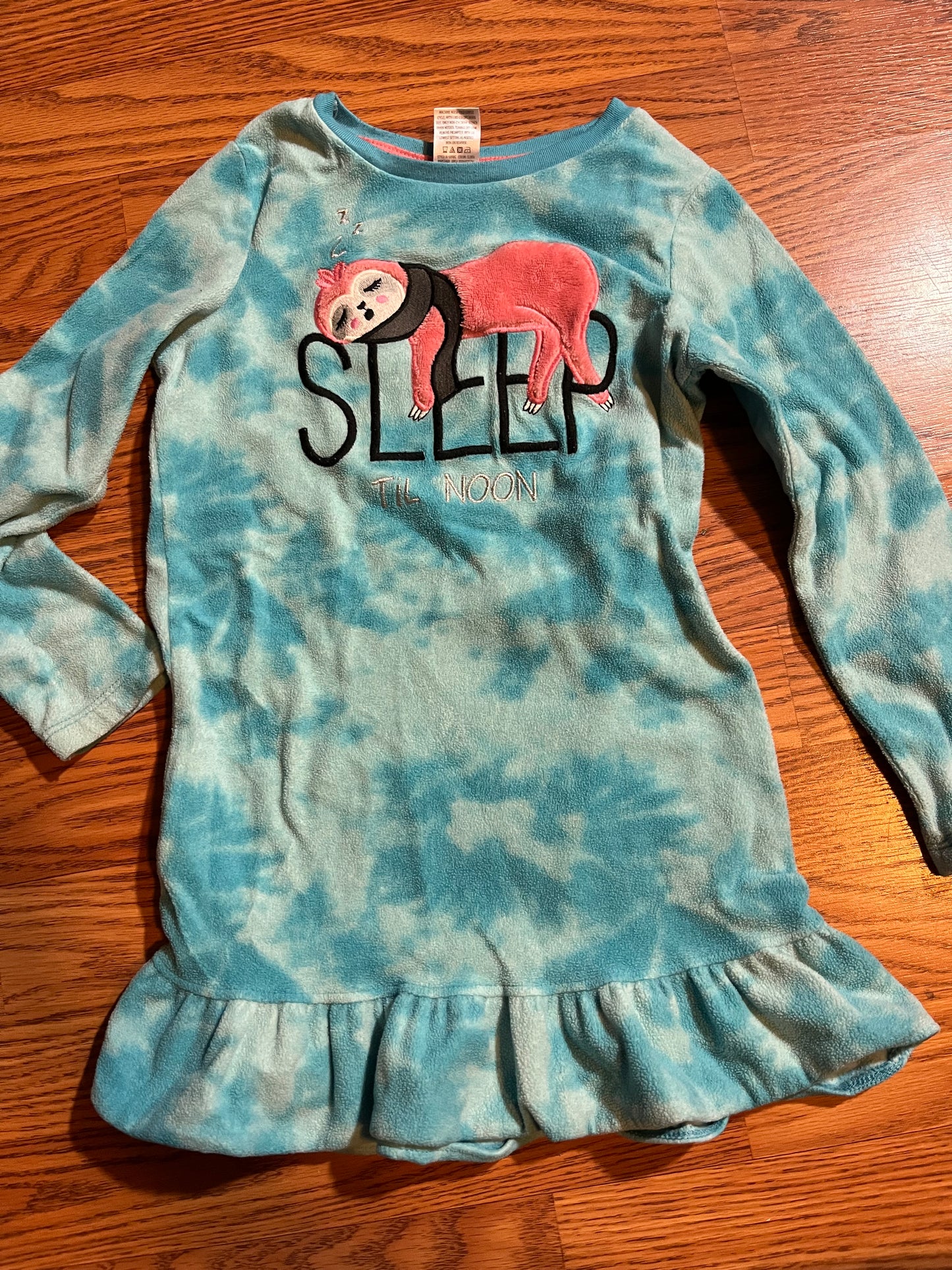 5/6 member mark night gown fleece (runs on the smaller side!)