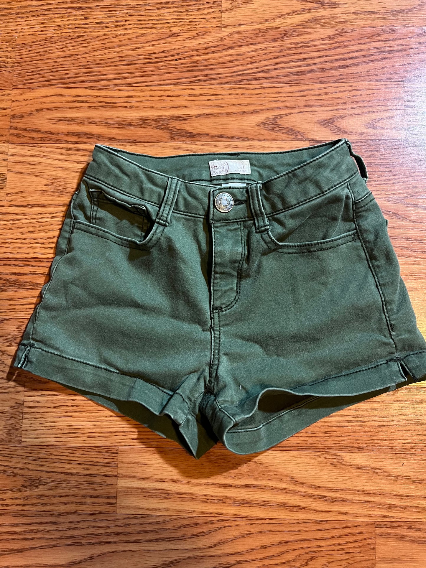 SO size 0 shorts (look to fit 10/12!)