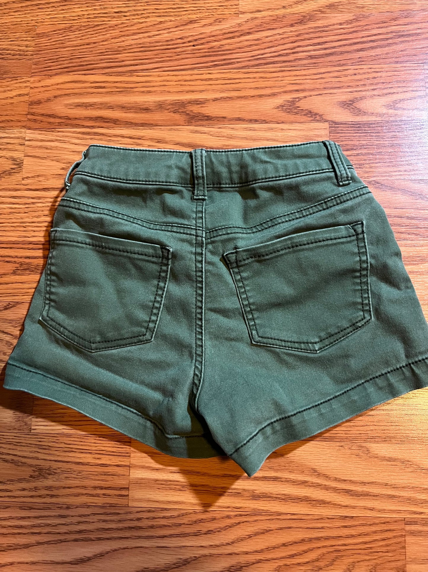 SO size 0 shorts (look to fit 10/12!)