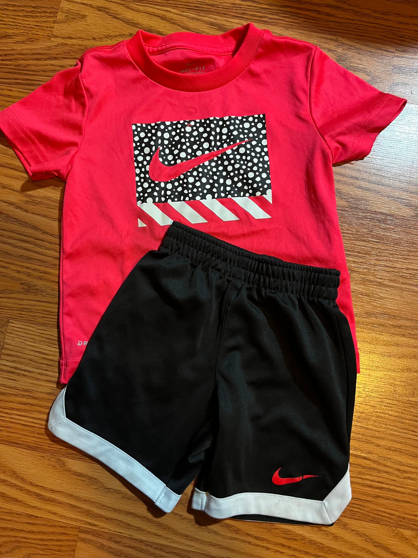 2-3t boys Nike set (has some normal wear / snags nothing awful tho!)