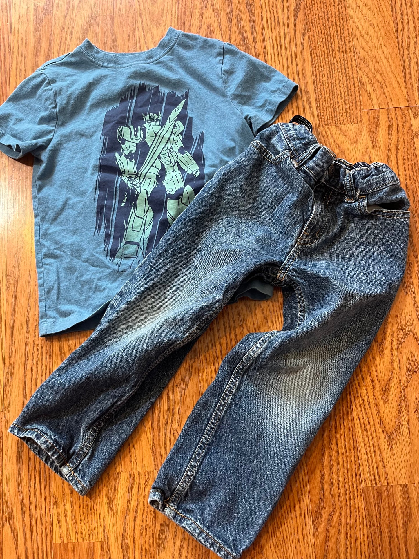 4t Boys Oshkosh tshirt and Jeans (adjustable waist)