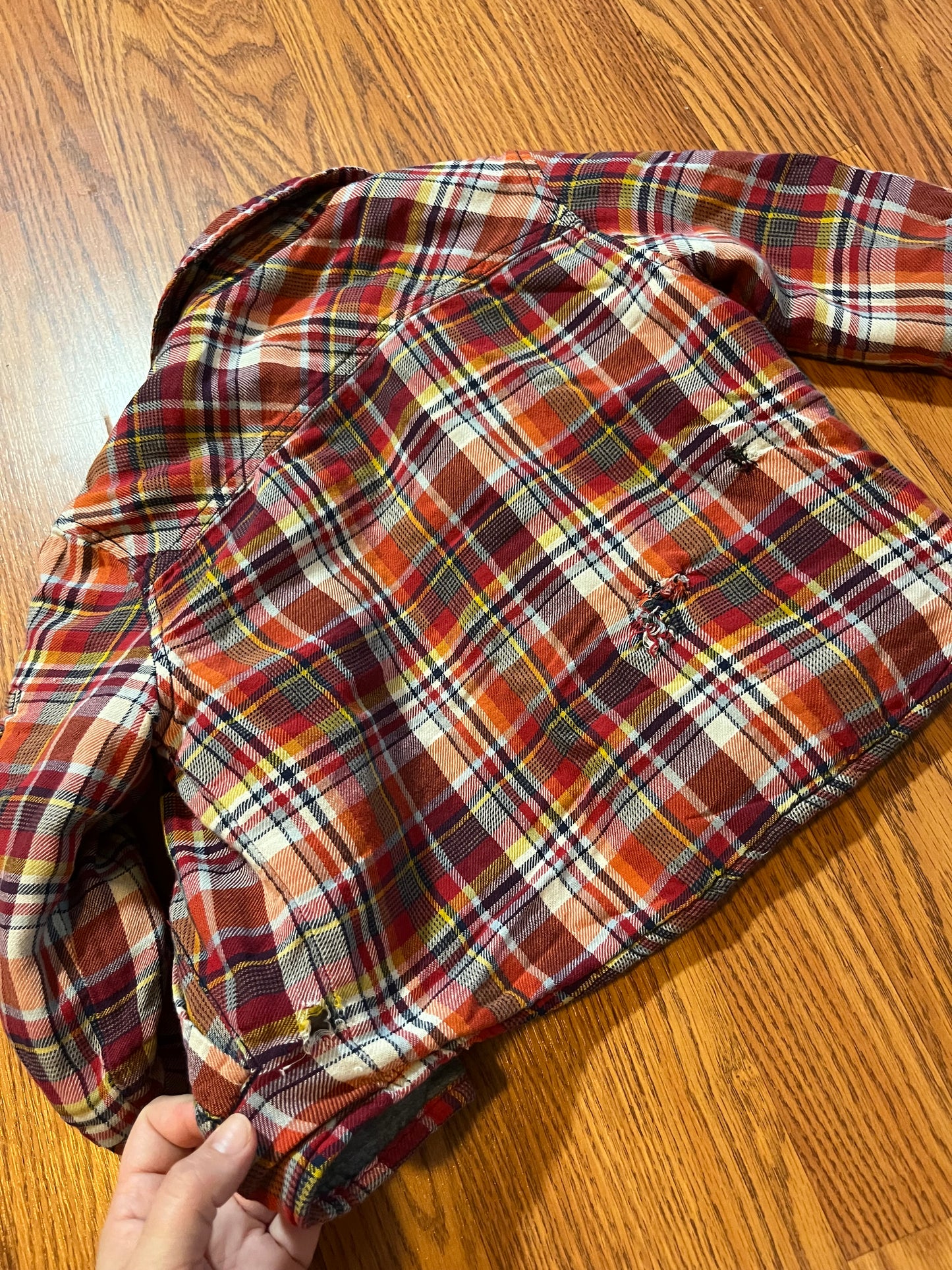 Oshkosh size 4t flannel jacket (looks like it’s been sewn and has a small hole on the back, but gives a distressed look lol) would probably fit 3t best