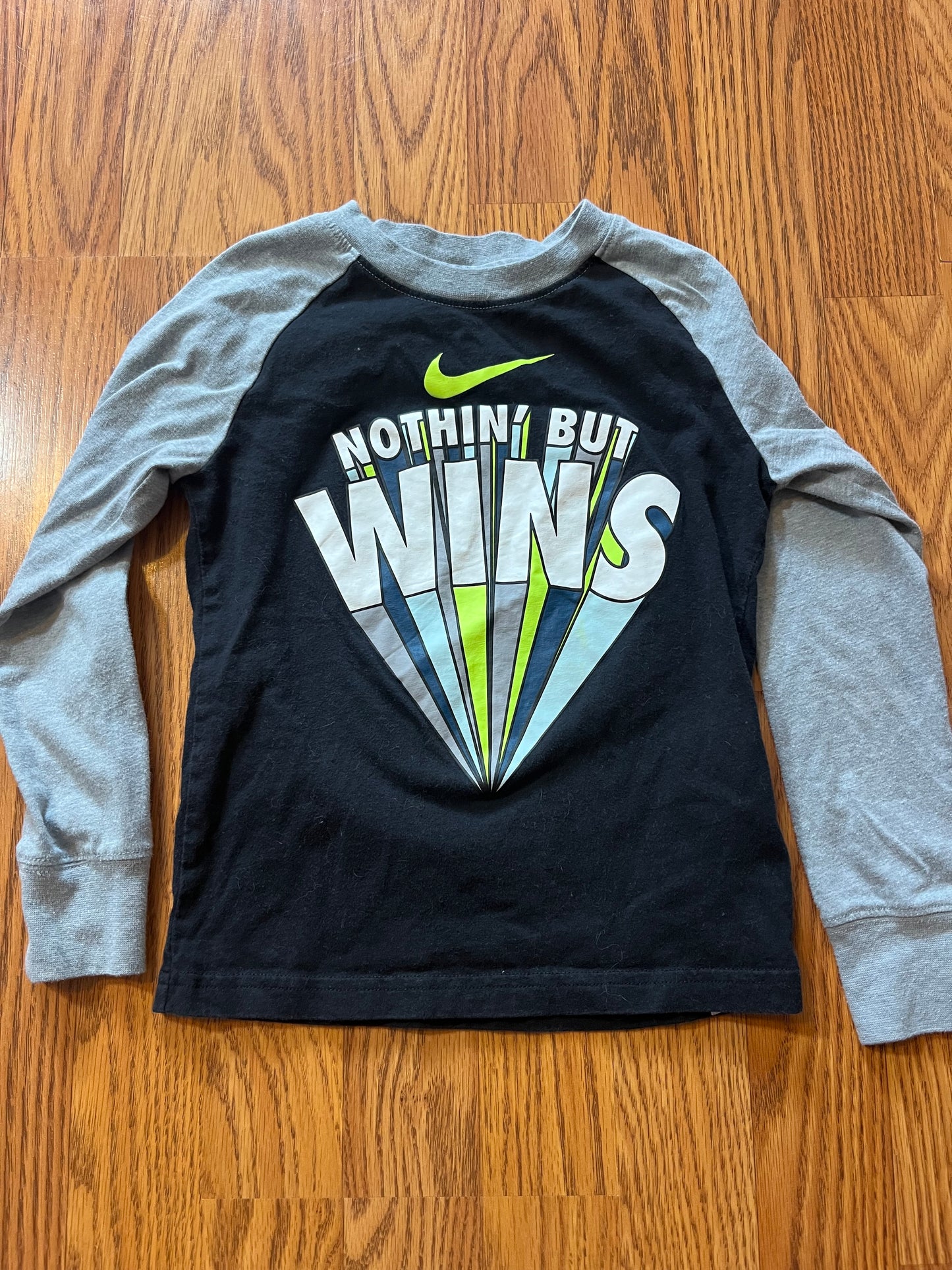 4/5y Nike boys long sleeve top