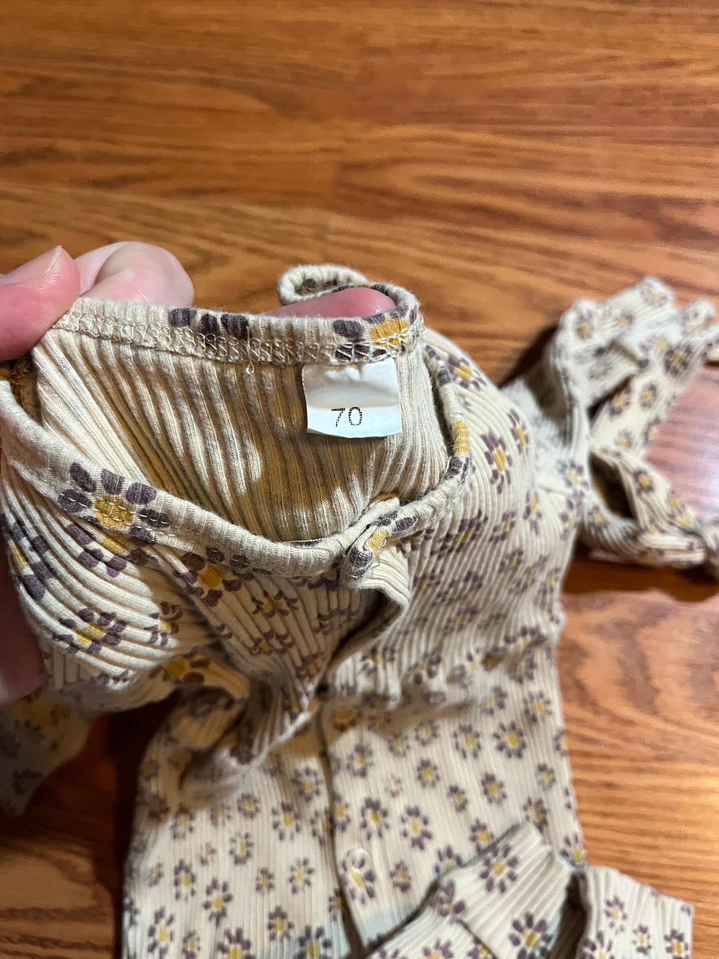 Baby girls size 70 romper and headband (6 months maybe a little bigger)