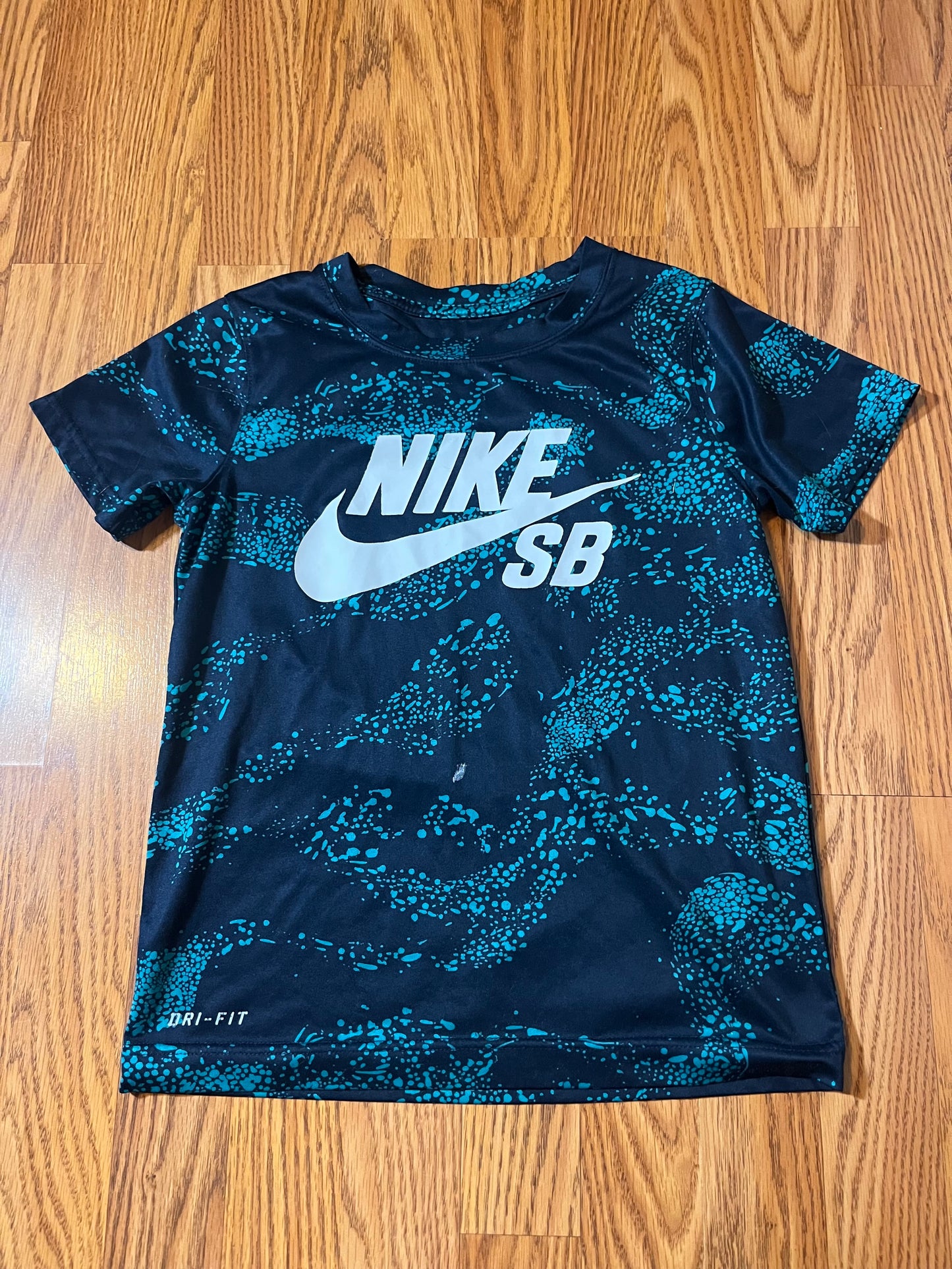 Nike dri-fit top 8-10y (small paint spot as shown in extra photo!!)