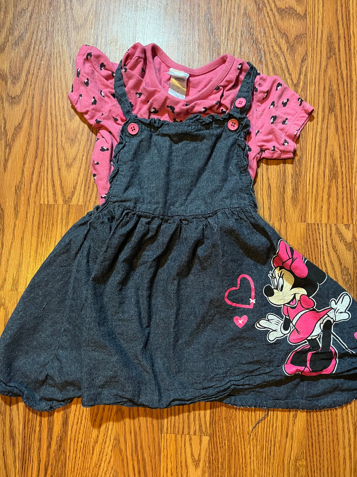 Minnie Mouse dress size 6 (definitely fits smaller probably closer to 4t)