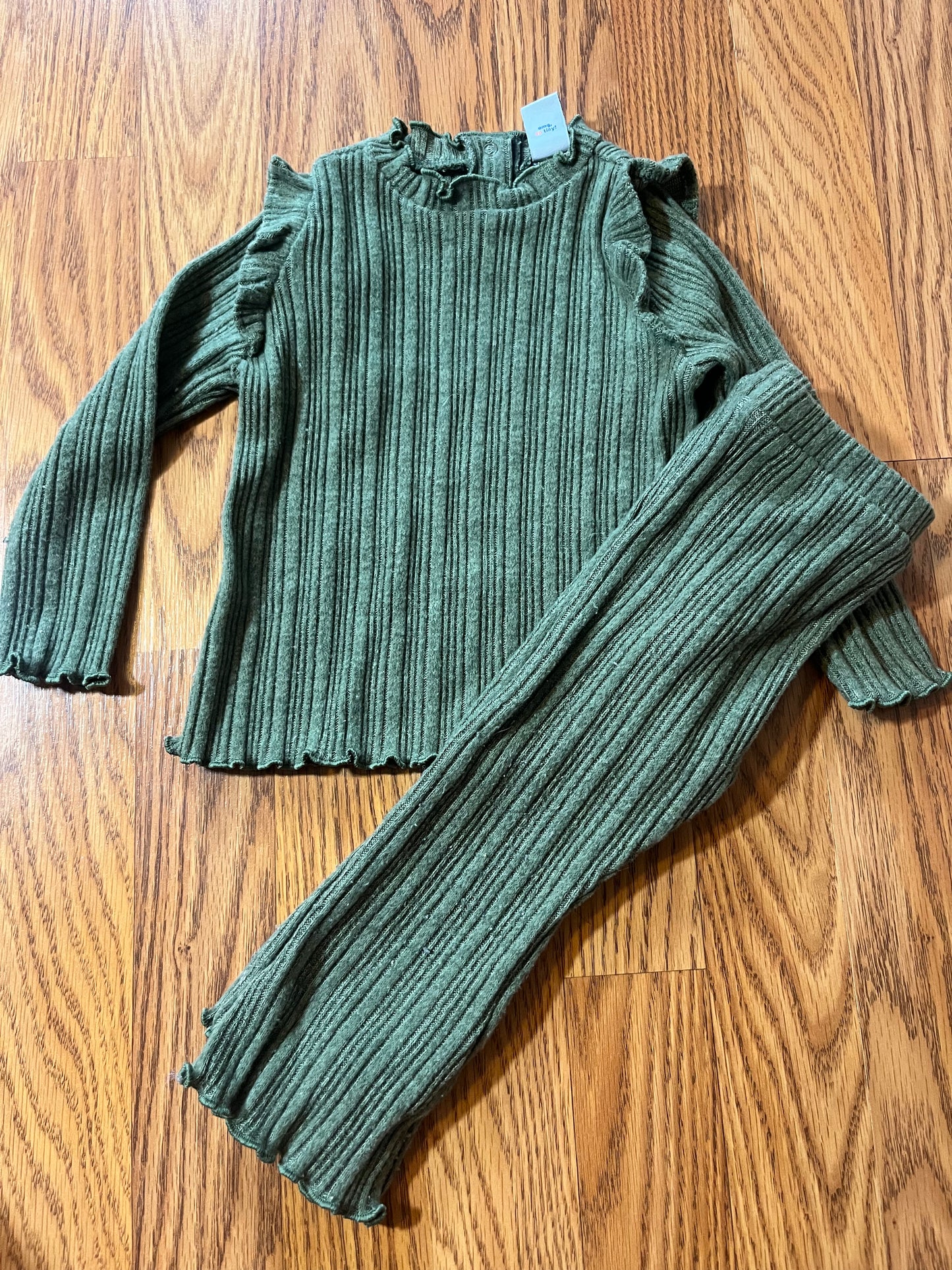 12-18 months Old Navy 2pc girls ruffle outfit